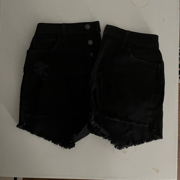 Multiple button up black denim shorts - Picture 1 of 3